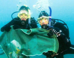 Divers gathering trash from Newport Harbor. Photo courtesy of Newport Harbor Underwater Cleanup